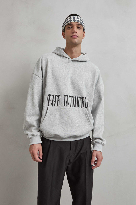 Sudadera gris jaspe con estampado delantero “THE WINNER”