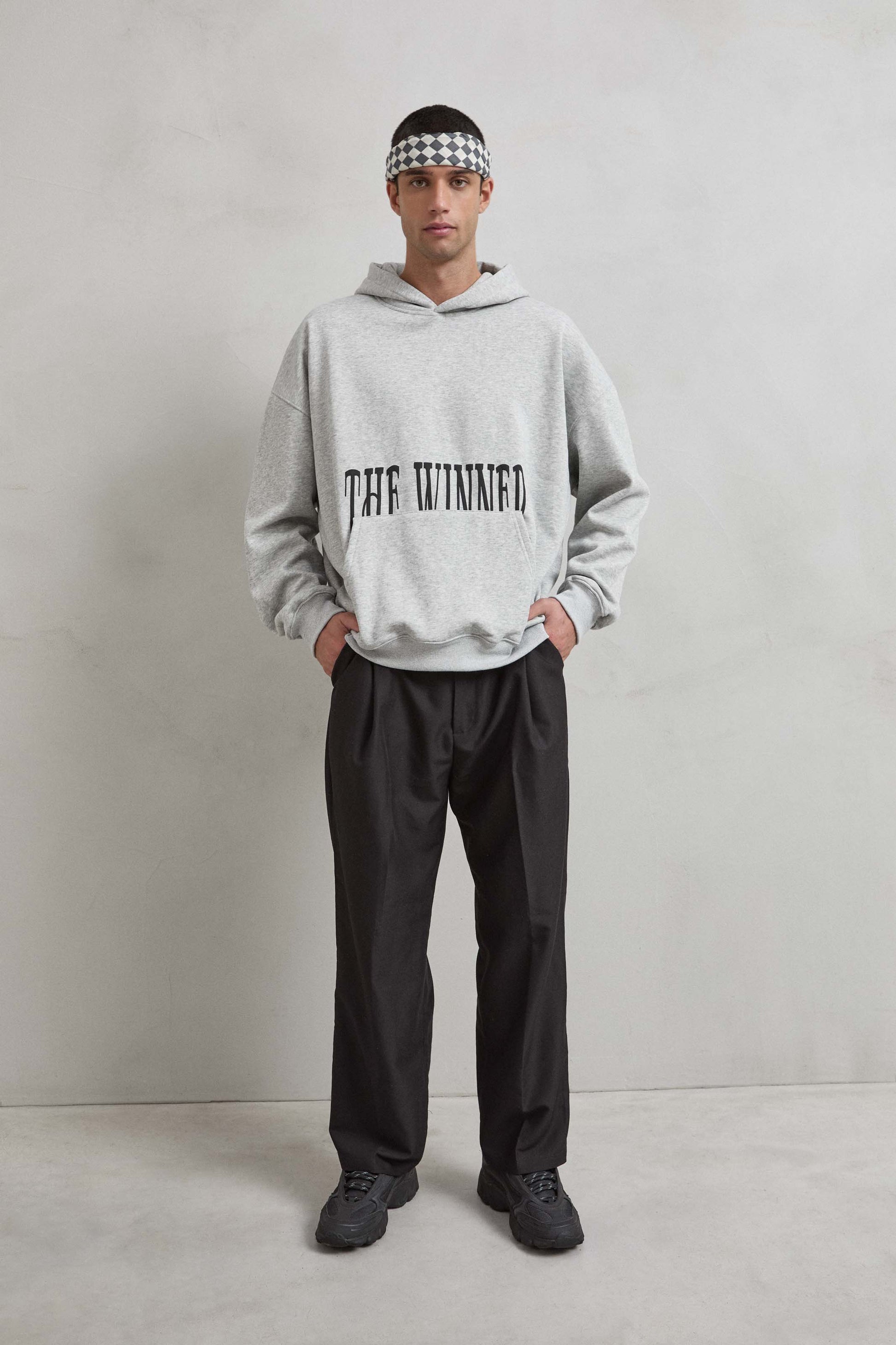 Detalle del estampado delantero “THE WINNER” en serigrafía