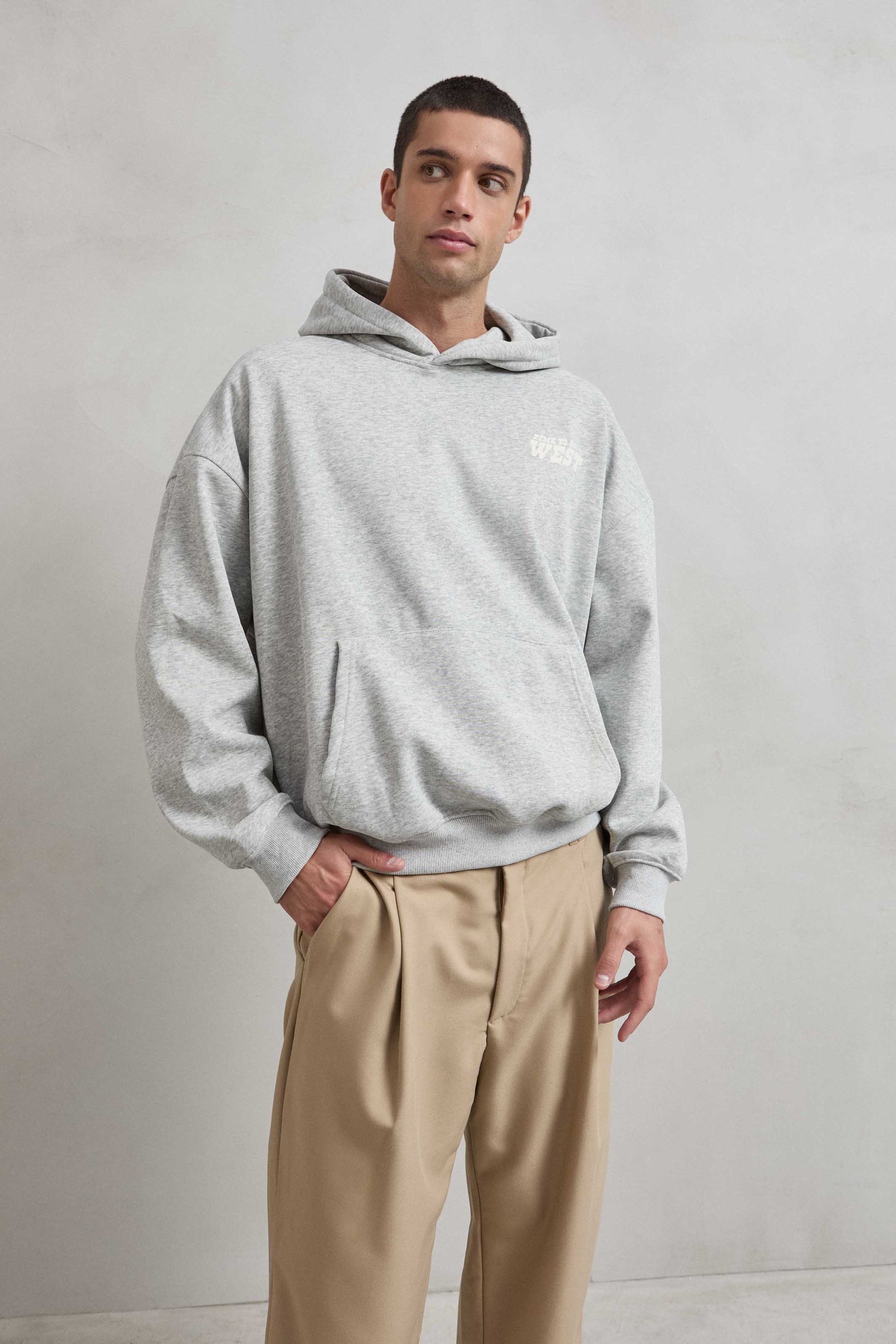 Sudadera gris jaspe con estampado delantero TIME TO GO WEST en serigrafía