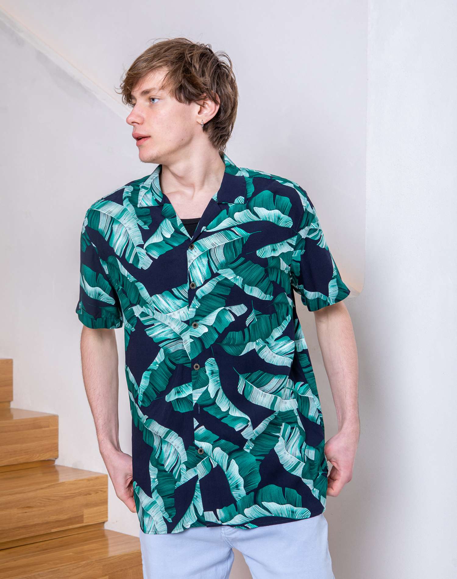 Camisa hawaiana de hojasCamisas manga cortaAzul marinoS
