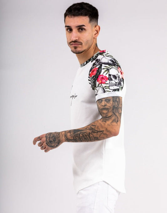 Camiseta imperio de calaveras y flores en el hombroCamisetas manga cortaBlancoS