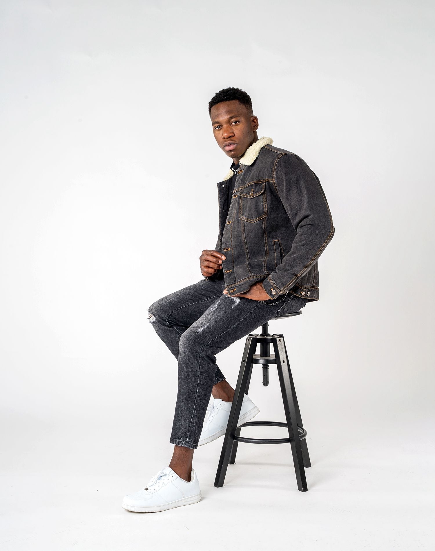 Chaqueta vaquera con borrego en el cuello negraAbrigos / ChaquetasNegroS